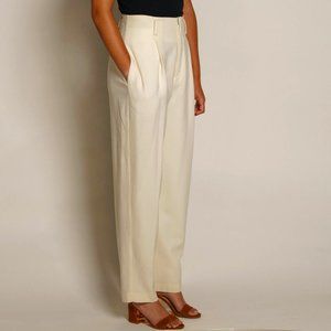 Linda Allard for Ellen Tracy 100% wool pants, fully lined. Tag attached. Cream.